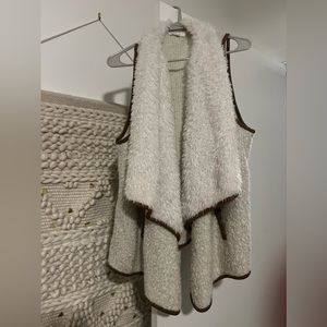 Maurices soft fluffy vest. L/XL